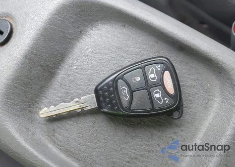 2005 Chrysler Town & Country Touring z USA, uszkodzony, nr VIN 2C8GP54L95R208286